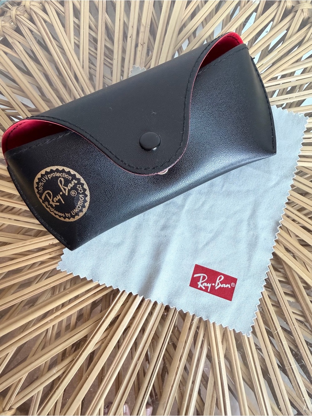VINTAGE RAY-BAN SUNGLASSES CASE & CLOTH